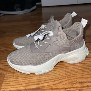 Steve Madden nude Myles sneaker!